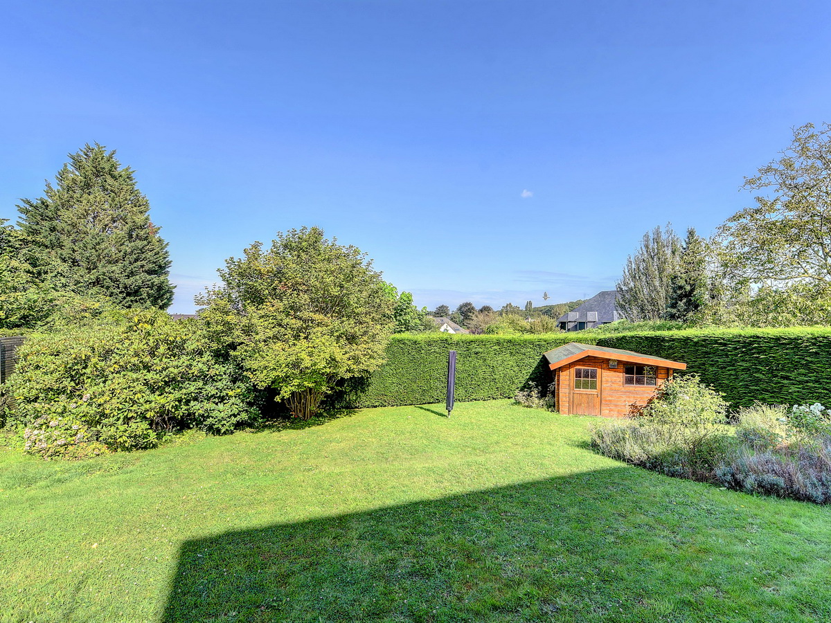 Villa with 6 bedrooms and beautiful garden in quiet street € 720 000 ERA